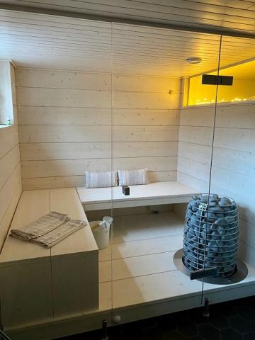 HUUM HIVE 12 — High-Capacity Electric Sauna Heater (12.0kW)